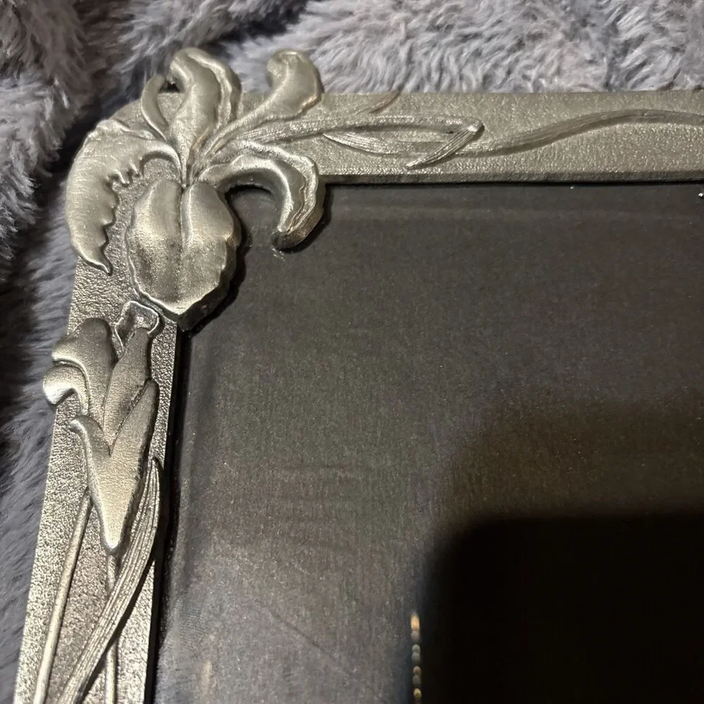 Vntg Pewter NOUVEAU Jennifer Moore IRISES Photo Frame Easel Back FITS 7.5”X 9.5”